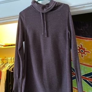 Women’s long sleeved sweater